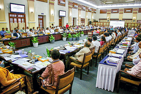 Siddaramaiah holds a meeting